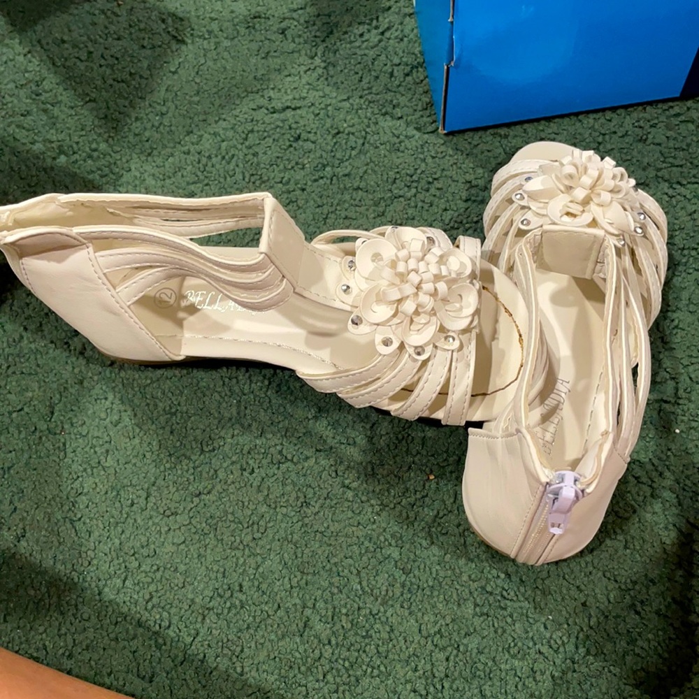 White Fancy/dressy girl shoes with box